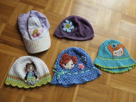 Krasne hackovane ciapocky/klobuciky a siltka, 104