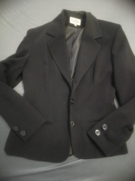 Čierne sako, 36