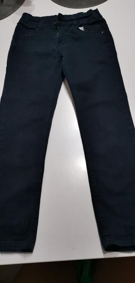 Tmavomodre nohavive, 134