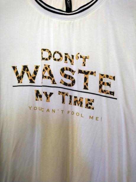 Dámsky biely elastický top, nápisy, page one, l, l