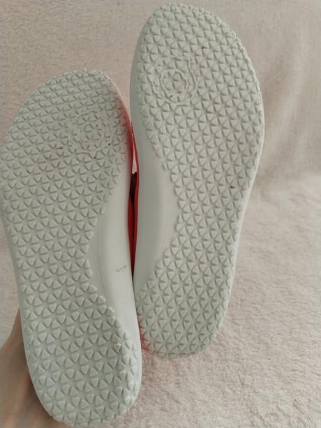 Topánky do vody, 32