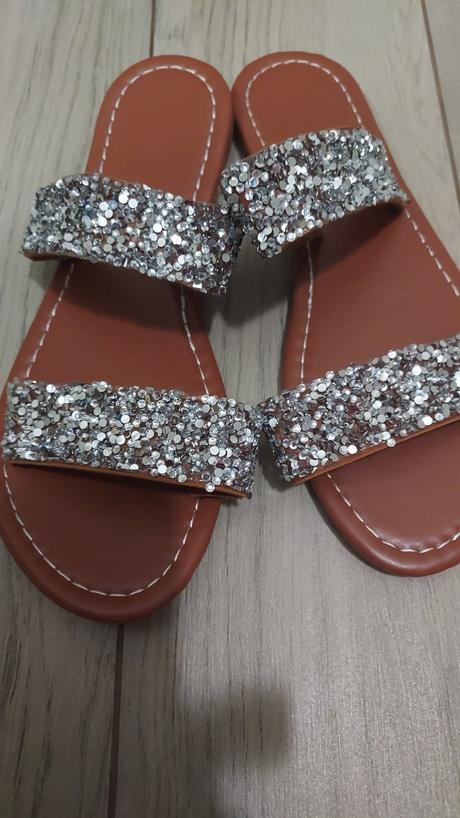 Trblietave slapky, 39