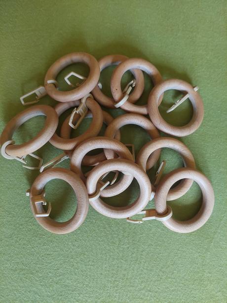 Drevené krúžky so štipcami, 