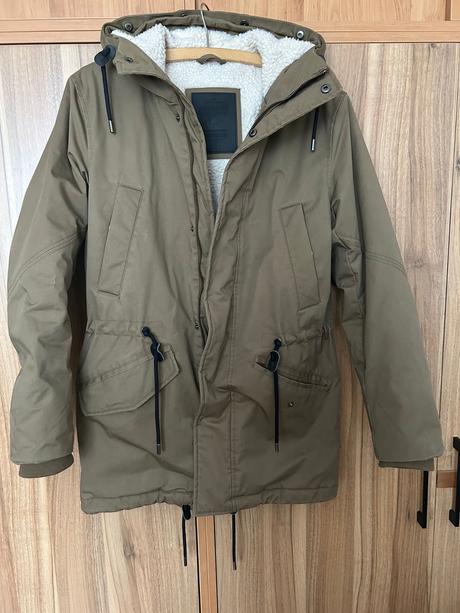 Krásna zimná bunda, reserved,s