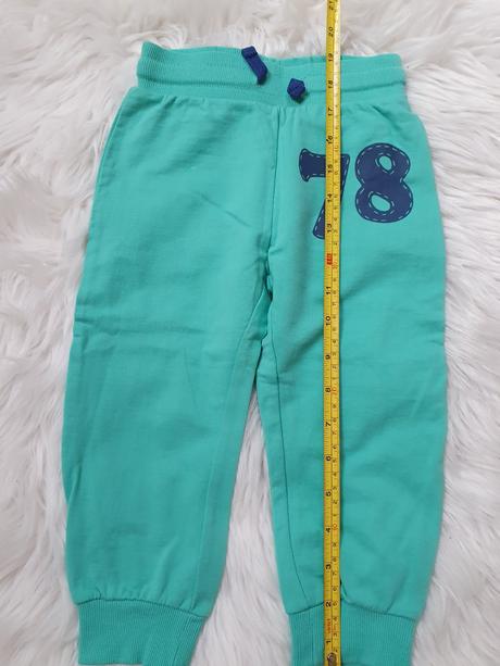 B303 veľ.92, tepláky a tričko, 92