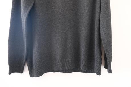 Šedý pulóver, 40