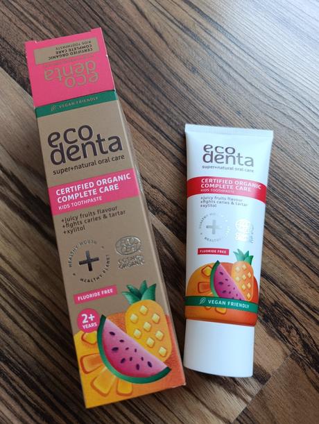 Organic kids certified organic juicy fruit,