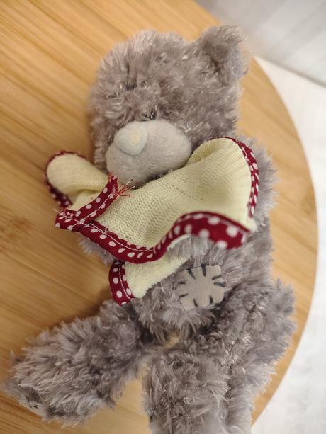 Plyšový sivý medveď s uteráčikom, 19 cm, 