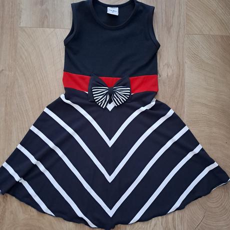 Dievčenské šaty, 104