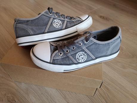 Plátené tenisky, 33