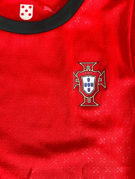 Krasny futbalový dres, puma,116