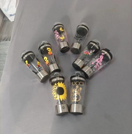 Mixér-šejker na rôzne nápoje s vlastným návrhom,