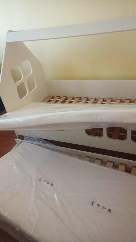 Predám detskú posteľ domček, šírka (cm): 80,dĺžka (cm): 160