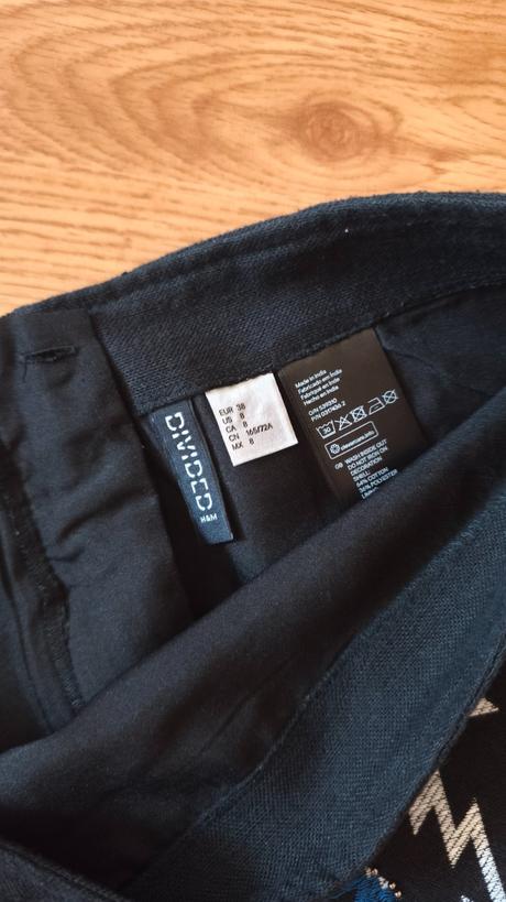 Čierna sukňa s modrými vzormi 38, h&m,m