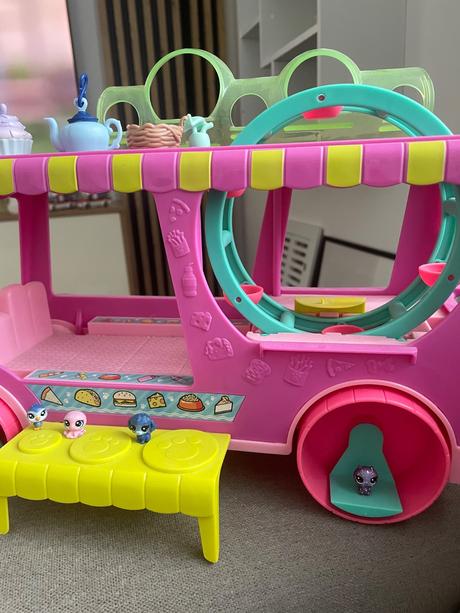 Hasbro littlest pet shop set cukrársky automobil,