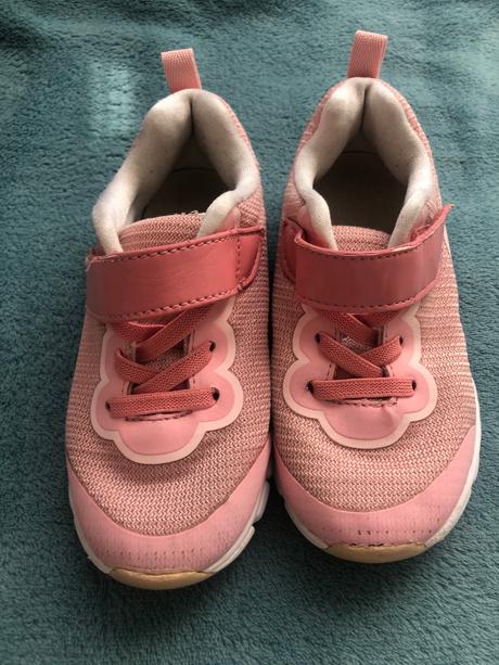 Ľahučké tenisky, 27