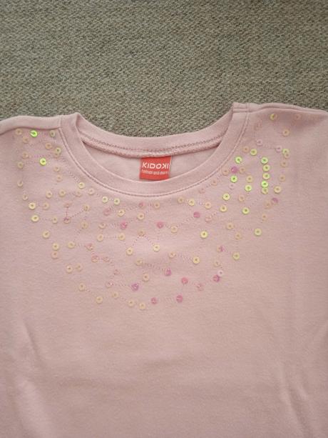 Mikiny s našitými flitrami (2 kusy), 104