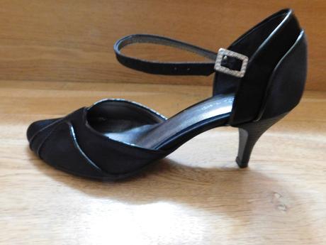 Čierne lodičky, 35