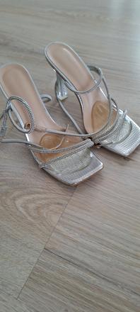 Sandalky, 37