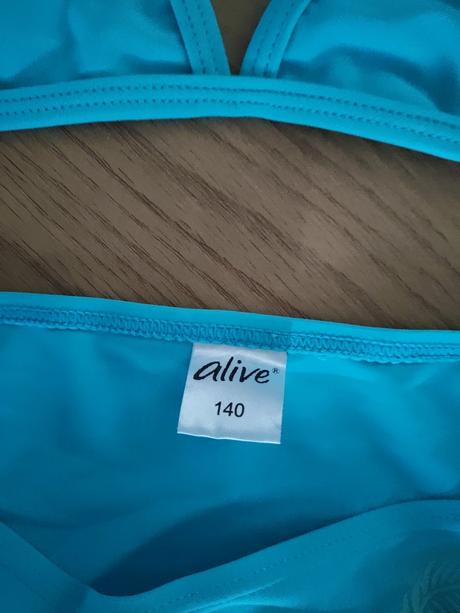 Dievčenské plavky, alive,140