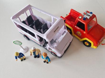 Autobus požiarnik sam,