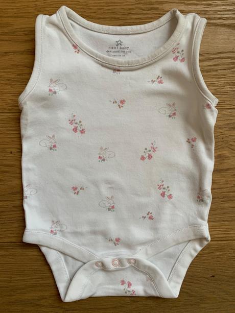 Body so zajačikmi a bodkami, next,68