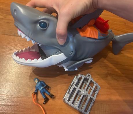 Žralok s potápačom, 