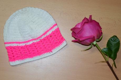 Háčkovaná čiapočka s kvetom, <50 - 158