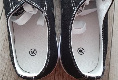 Čiernobiele tenisky, 39