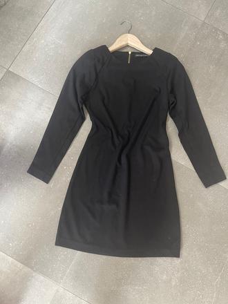 Jednoduché hrubé šaty, s