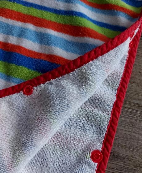 Pásikavé pončo, 104