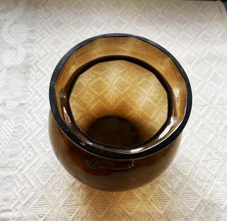 Váza z dymového skla, 