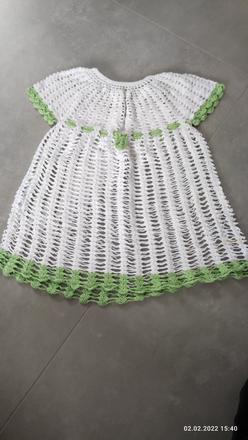 Háčkované šaty, 74
