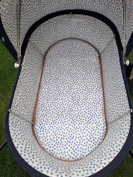 Retro kočík pre bábiku, 