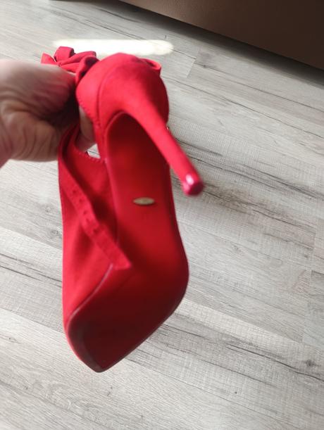 Nádherné červené lodičky, 37