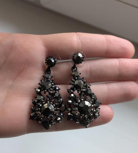 Čierne výrazné náušnice, 