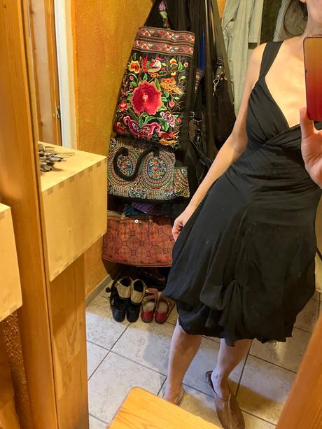 Čierne letné šaty, 36