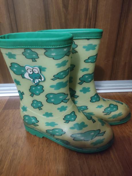 Gumáky so žabkou, 33