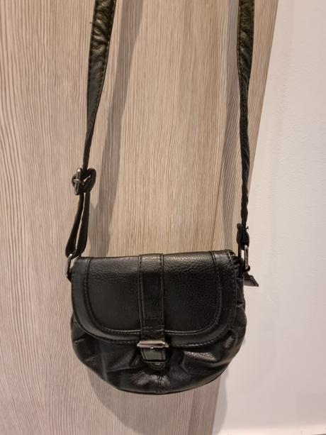 Čierna crossbody kabelka, 