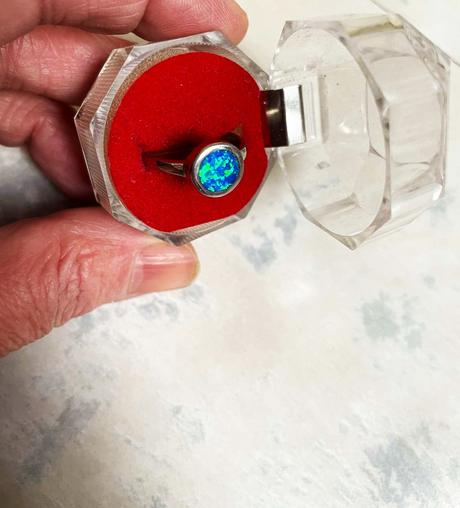 Strieborný prsteň s opálom,