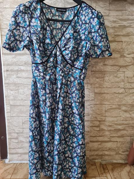 Kvietkované šaty, warehouse,m