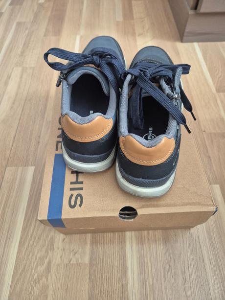 Tenisky, 41