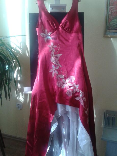 Rôzne spoločenské šatočky, s