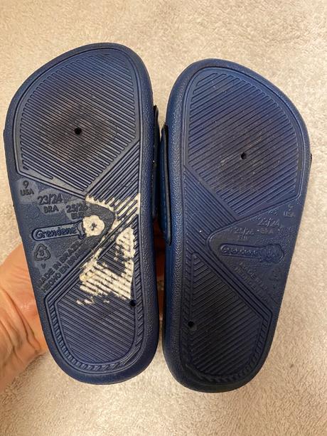 Šľapky superman, 23