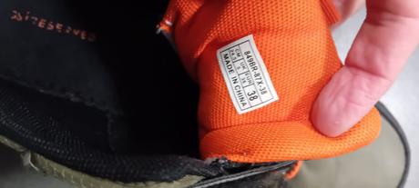 Topanky s poštou, reserved,38