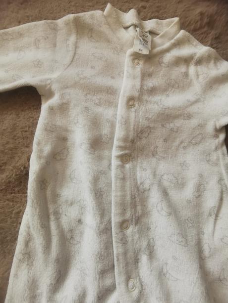 Overal s oblacikmi, c&a,62