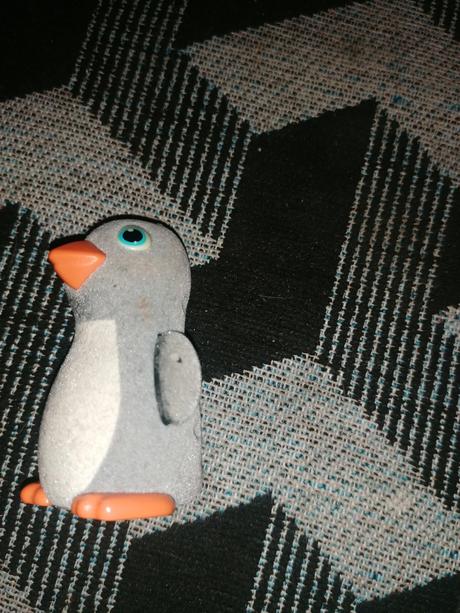 Tučniak ktorý vydáva zvuky, 