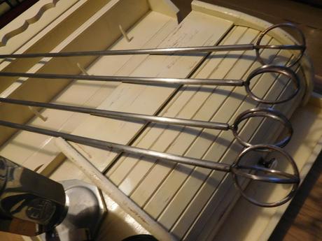 Kovové tičky na okenice na chalupu,, 