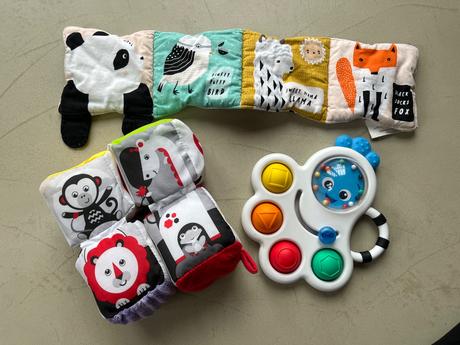 Kontrastne senzoricke hracky pre babatko, 