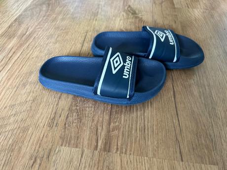 Slapky, umbro,29